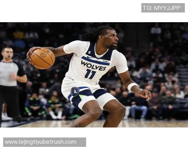 爱德华兹谈与兰德尔的默契配合新赛季展现更多精彩瞬间