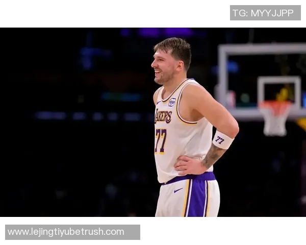 雷迪克透露东契奇詹姆斯今日进行个人技术训练东契奇健康状况良好